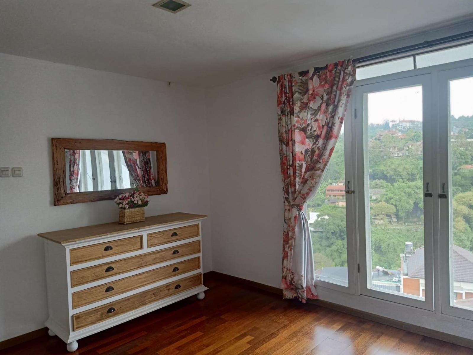 Villa Keluarga Syariah Resor Dago Pakar Bandung - View Bukit Екстериор снимка
